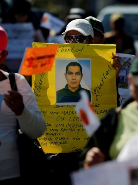 El Salvador: activa movilización para denunciar que miles de personas fueron detenidas injustamente por Bukele