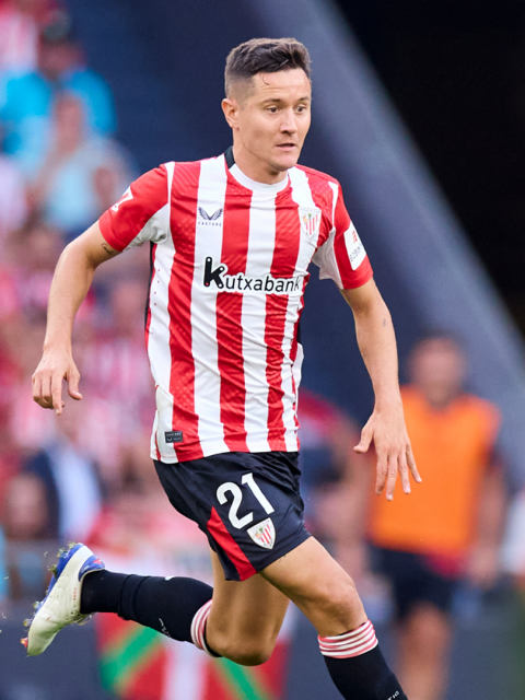 Ander Herrera y Gonzalo Montiel comparten el mismo vuelo a la Argentina