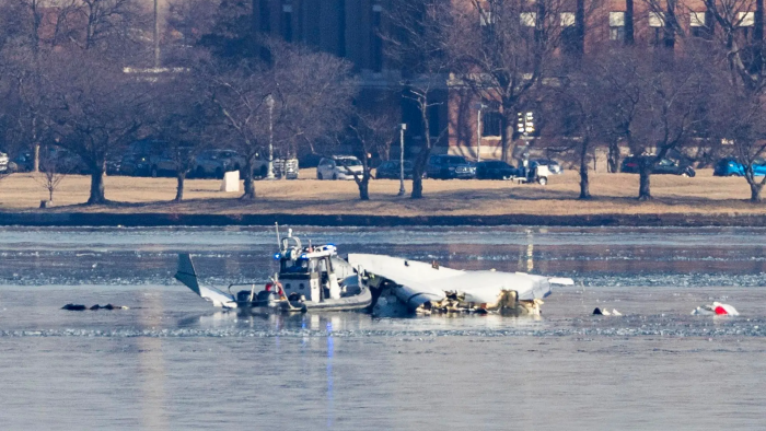 Accidente aéreo: denuncian que en la torre de control de Washington faltaba personal