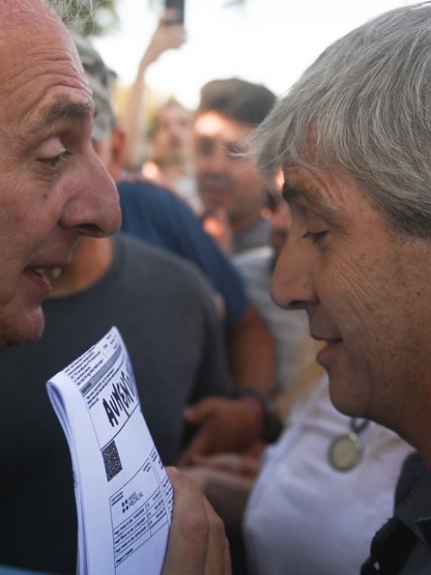 "¡Cuiden al presidente, asesórenlo mejor!" El grito de un ciudadano a Caputo y Karina en un acto de afiliación