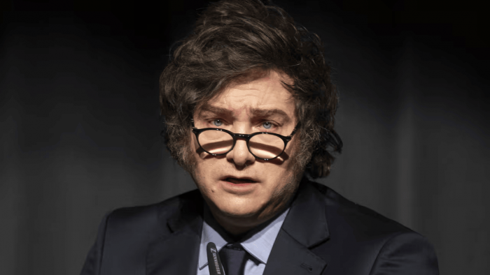 Escándalo cripto: el Gobierno minimiza las denuncias contra Milei y marca distancia - Enterate Noticias