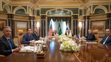 Rusia y EE.UU. iniciaron un diálogo clave en Arabia Saudita para poner fin a la guerra en Ucrania