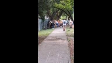 Intento de secuestro en Tucumán: un delivery fue acusado y golpeado por los vecinos