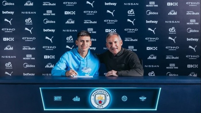 El Diablito Echeverri fue presentado en el Manchester City: qué número usará y qué dijo Guardiola