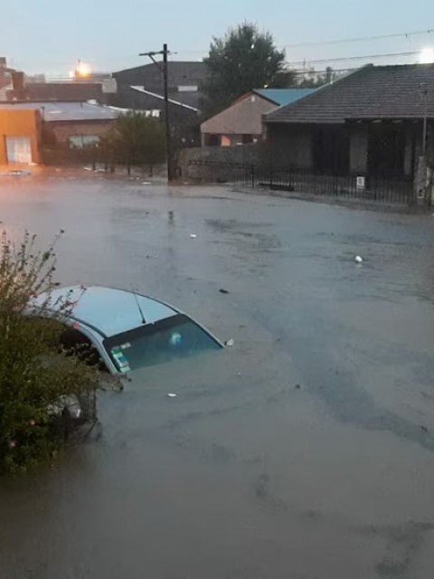 Temporal trágico en Bahía Blanca: al menos diez muertos, más de mil evacuados y calles anegadas