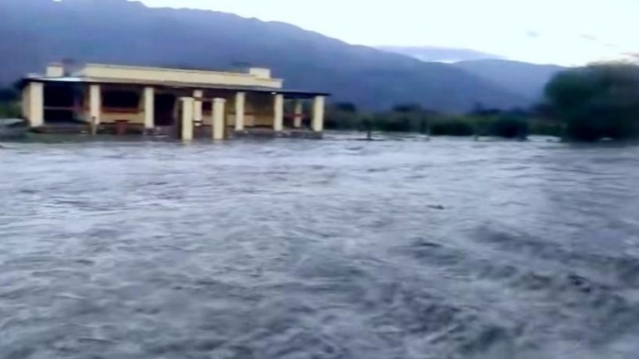 Desborde del río Santa María: la ruta 40 permanece cortada a la altura de El Bañado