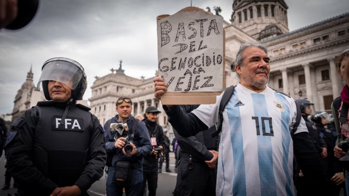 El Gobierno endurece controles por la marcha de jubilados y apuntó contra gremios y barrabravas