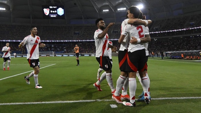 River se impuso 2-0 a Ciudad de Bolívar