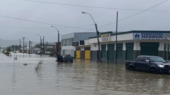 Comodoro Rivadavia bajo el agua: inundaciones, aludes y daños en el Hospital Regional