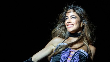 Tensión y descontrol antes del show gratuito de Tini Stoessel