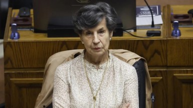 Destituyeron a Isabel Allende en Chile por la fallida venta de la casa de su padre