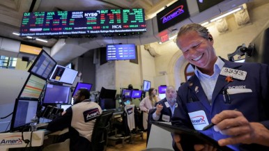 El dólar abrió a $1250 y las acciones argentinas en Wall Street están al alza