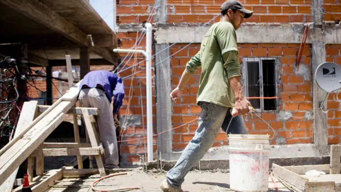Más de 9 millones de argentinos trabajan en negro, según el INDEC