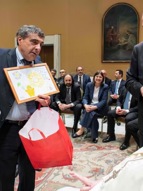 El papa Francisco agradeció entre lágrimas a quienes lo cuidaron durante su internación