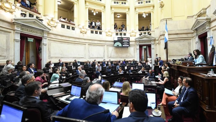 El Senado suspende Ficha Limpia y organiza un homenaje al papa Francisco