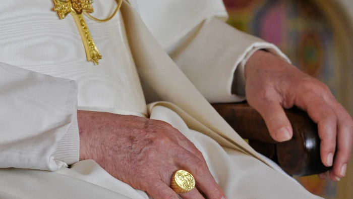 El Anillo del Pescador: qué representa y por qué debe destruirse tras la muerte del Papa