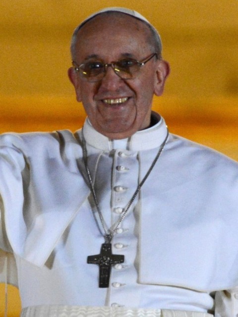 Por qué los papas cambian de nombre cuando son elegidos y cómo es el proceso