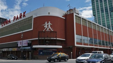 Demolición en suspenso: la muerte del Papa frenó el proyecto sobre el Luna Park