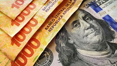 Emisión monetaria: ¿La dolarización quedó en el inodoro?