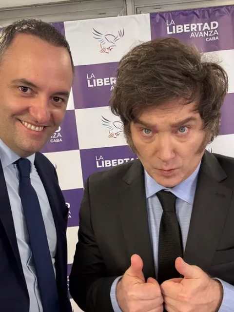 Milei se suma al cierre de campaña de Adorni en Recoleta con críticas cruzadas a Macri