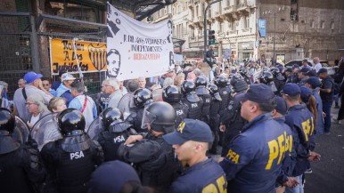 La Iglesia repudió la represión policial en la marcha de jubilados y pidió diálogo al Gobierno