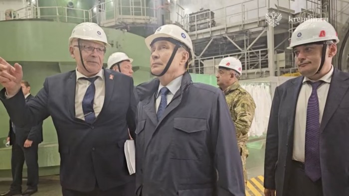 Putin visitó Kursk por primera vez desde la contraofensiva ucraniana y respaldó un museo sobre la guerra