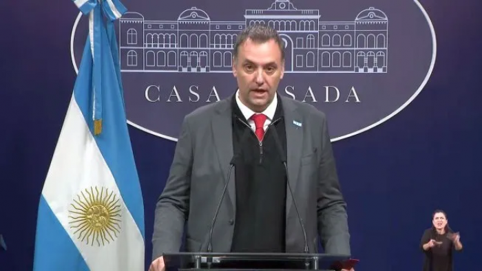 Adorni sobre las nuevas medidas del Gobierno: "Tus dólares, tu decisión"