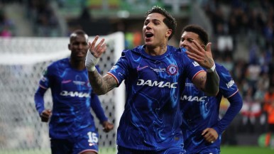 Chelsea goleó al Betis y ganó la Conference League con goles de Enzo Fernández y Caicedo
