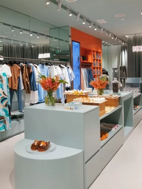 Marcas de ropa bajan precios y adelantan liquidaciones por caída del consumo y suba de importaciones