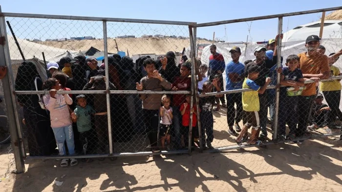 683ef1b95f6e1_700_394!