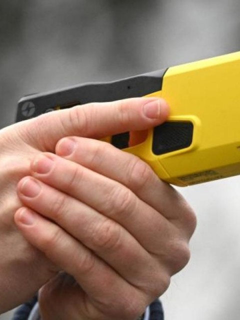Tucumán: la Policía ya patrulla con pistolas Taser en San Miguel y Yerba Buena