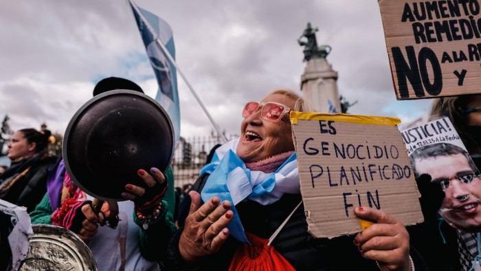Marcha multitudinaria en el Congreso: jubilados, Garrahan y Ni Una Menos unidos contra el ajuste