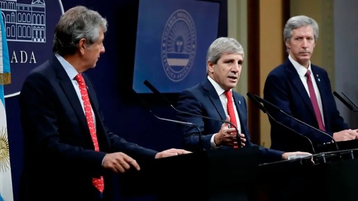 El gabinete de Economía quiere evitar una crisis cambiaria