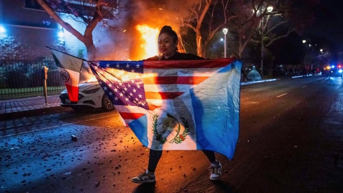 Toque de queda en Los Ángeles por protestas contra redadas migratorias
