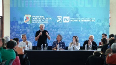 El PJ bonaerense define su estrategia electoral en medio de fuertes tensiones internas 