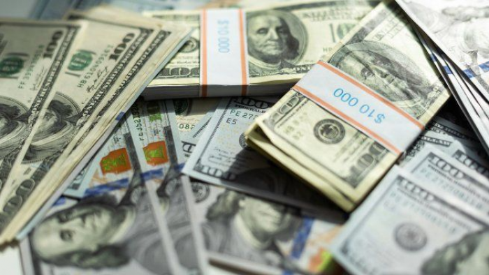 El Gobierno descarta una devaluación pese a déficit récord en servicios y fuga de dólares
