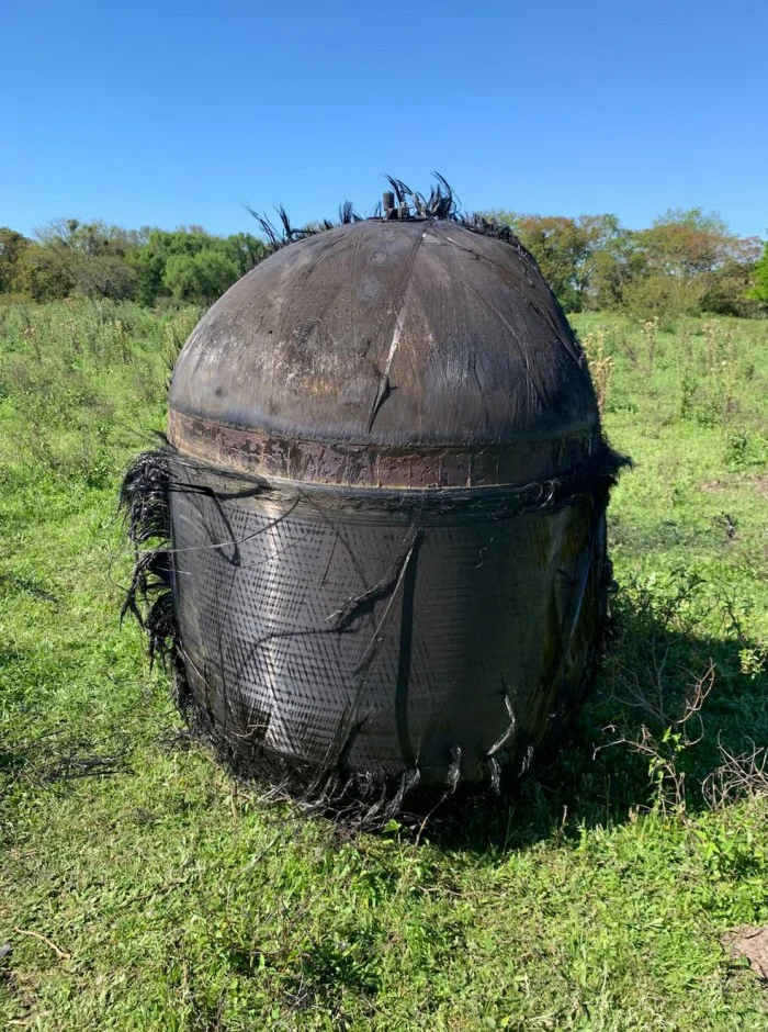 Misterioso objeto metálico cayó en un campo de Chaco y las autoridades investigan su origen
