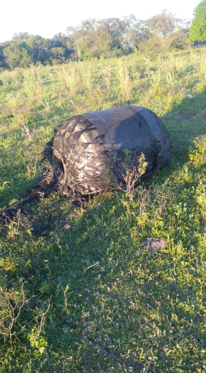 Misterioso objeto metálico cayó en un campo de Chaco y las autoridades investigan su origen