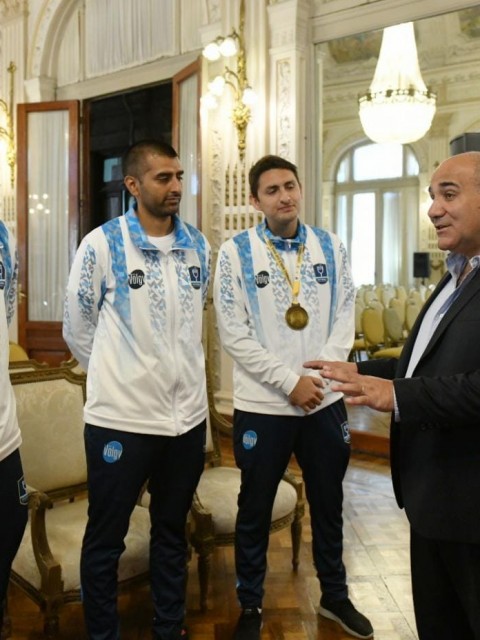 Los campeones tucumanos de cestoball fueron recibidos por Manzur