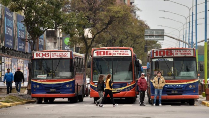 Reducen la frecuencia de colectivos un 25%