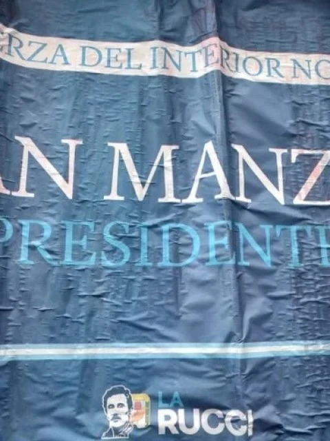 Aparecieron carteles impulsando la candidatura de Manzur en Buenos Aires