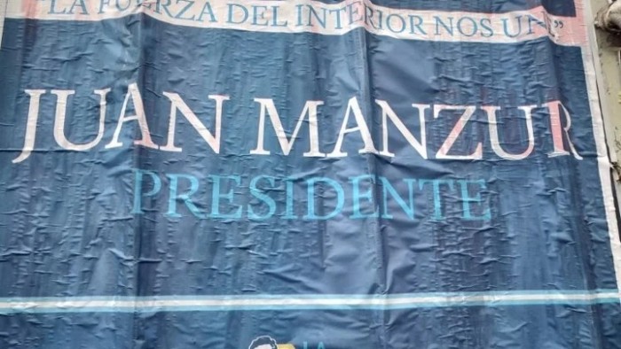 Aparecieron carteles impulsando la candidatura de Manzur en Buenos Aires
