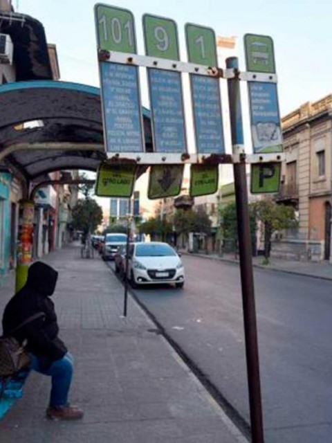 Por las vacaciones, los colectivos funcionan con menos frecuencia