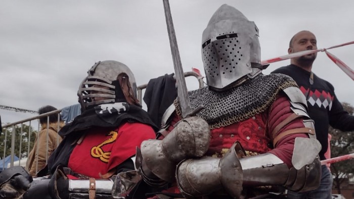 Combate medieval: el deporte donde la hermandad se afianza
