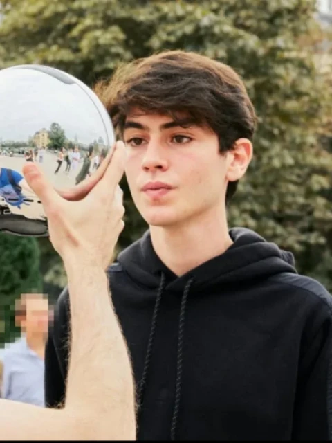Argentinos escanean sus ojos por plata