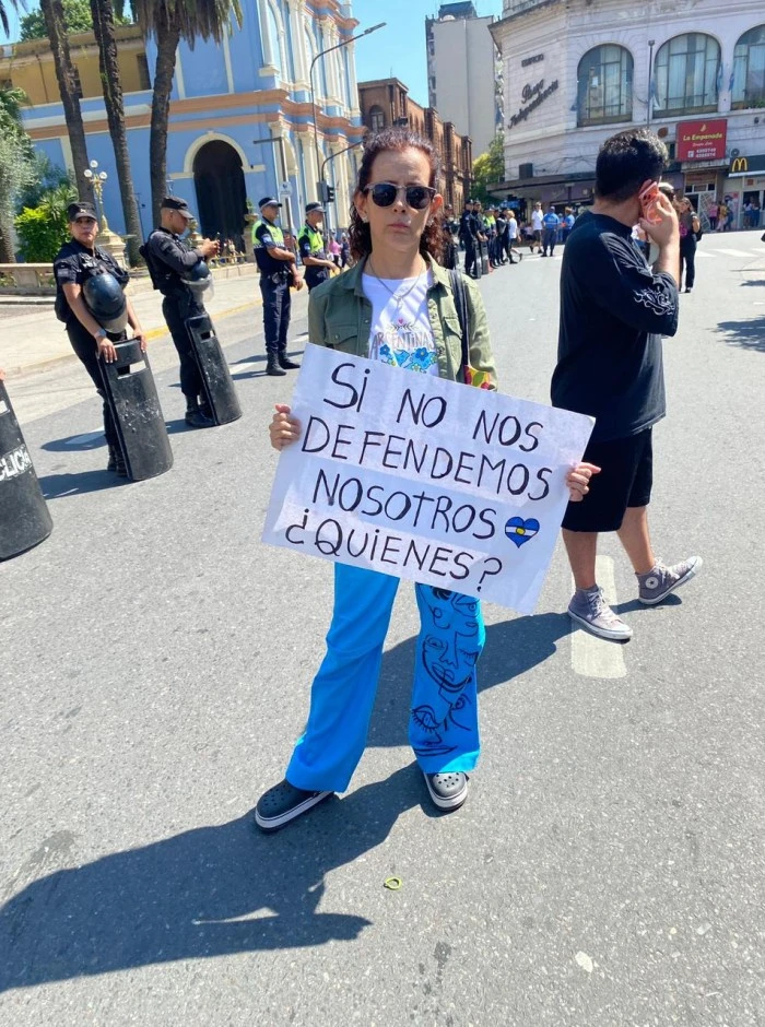Docentes coparon Plaza Independencia pidiendo un aumento salarial digno