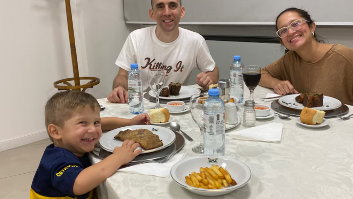 Nahuel Gallo cenó con su familia tras 448 días preso en Venezuela