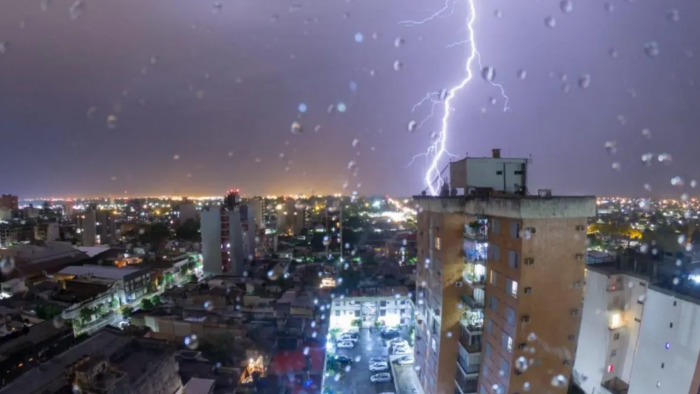 Alerta por tormentas fuertes en Tucumán: a qué hora llovería