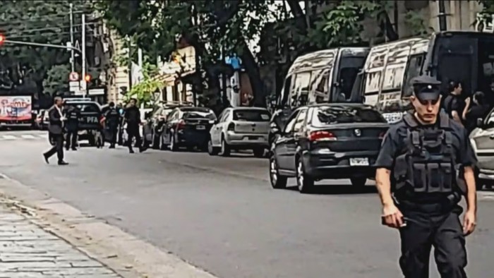 Operativo de la Policía Federal por un paquete sospechoso frente al Congreso
