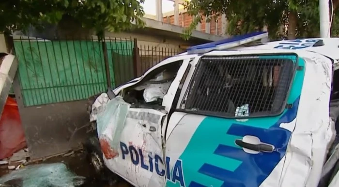 Manejaba drogado, escapó de la policía y en la persecución derribó una casa